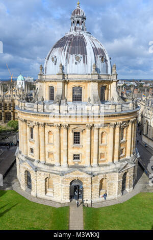 Il Sheldonian tre piani rotondo a cupola biblioteca presso l università di Oxford, Inghilterra. Foto Stock