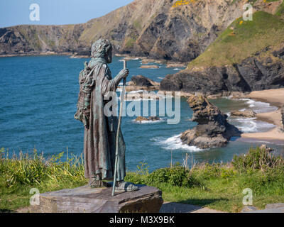 Statua di San Carannog in Llangrannog New Quay Blaencelyn Ceredigion nel Galles Foto Stock