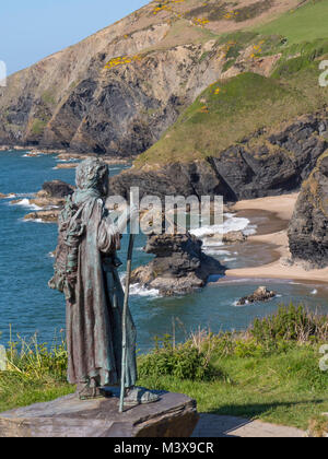 Statua di San Carannog in Llangrannog New Quay Blaencelyn Ceredigion nel Galles Foto Stock