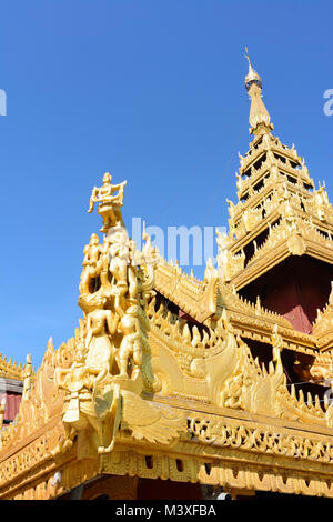 Bagan: Shwezigon Pagoda, decorazione del tetto, , Mandalay Regione, Myanmar (Birmania) Foto Stock