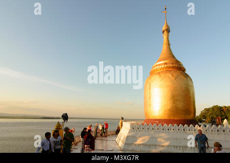 Bagan: Pagoda Bupaya in Old Bagan, Irrawaddy Ayeyarwady (Fiume), , Mandalay Regione, Myanmar (Birmania) Foto Stock