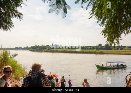 Inwa (AVA): passenger ferry boat per Inwa, , Mandalay Regione, Myanmar (Birmania) Foto Stock