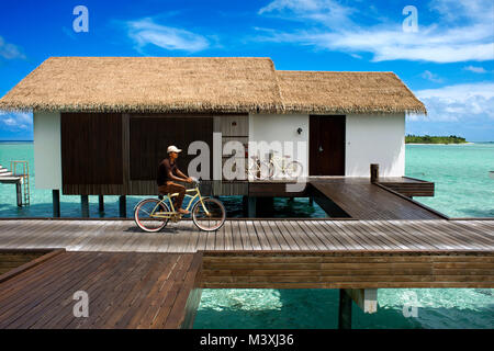Bungalow di lusso ville in Residence Hotel e Resort, Gaafu Alifu Atoll. Isole delle Maldive. Foto Stock