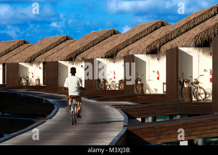 Bungalow di lusso ville in Residence Hotel e Resort, Gaafu Alifu Atoll. Isole delle Maldive. Foto Stock