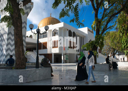 Cupola dorata di Grand venerdì maschio principale moschea, Oceano Indiano, isole delle Maldive. Ufficialmente denominato Masjid-al-Sultan Muhammad Thakurufaanu Al Auzam Foto Stock