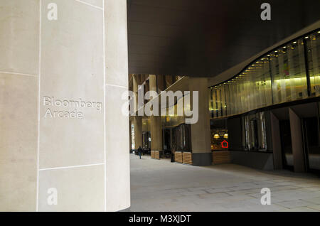 Bloomberg Arcade attraverso la Bloomberg edificio londinese, Bloomberg della nuova sede europea e uffici, Queen Victoria Street, City of London EC4 Foto Stock