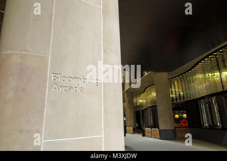 Bloomberg Arcade attraverso la Bloomberg edificio londinese, Bloomberg della nuova sede europea e uffici, Queen Victoria Street, City of London EC4 Foto Stock