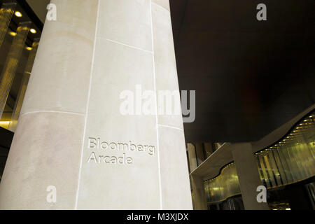 Bloomberg Arcade attraverso la Bloomberg edificio londinese, Bloomberg della nuova sede europea e uffici, Queen Victoria Street, City of London EC4 Foto Stock