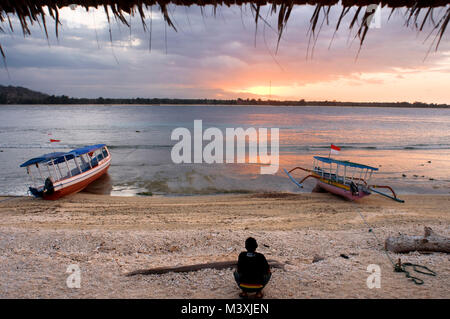 Paesaggio panoramico. Tramonto a Gili Meno isola. Lombok, Indonesia. Nel nord-ovest dell' isola è il Caffé Diana, il posto migliore per vedere le magnifice Foto Stock