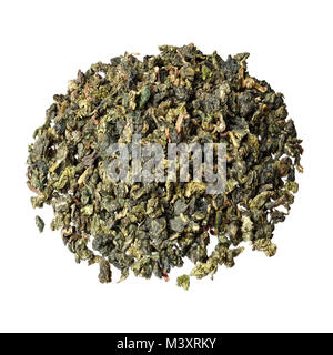 Tieguanyin le foglie di tè, cinese famoso tè oolong isolati su whi Foto Stock