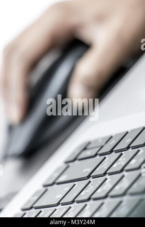 Tastiera per PC per Office Home lavorare con lettere cirilliche in inglese  russo. Vista dall'alto computer tastiera Qwerty multimedia Wired 104 tasti  full size bianco co Foto stock - Alamy