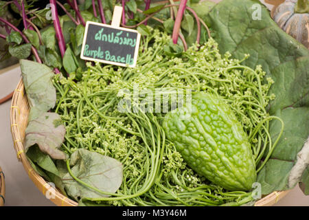 La raccolta di molti ortaggi freschi e frutta e verdura proprietarie per la mostra e la vendita del popolo Thai in vegetale e Flora Festival a Nonthaburi, T Foto Stock