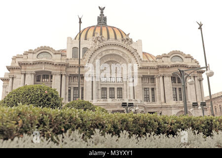 Gli ornati Palacio de Bellas Artes è un patrimonio culturale e architettonico di punto di riferimento nella Città del Messico. Foto Stock