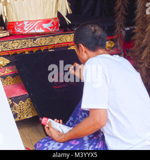 BALI, INDONESIA - Agosto 06, 2017: Impressionante fatto a mano di pittura, Ogoh-ogoh per la parata Ngrupuk, che avviene su anche del Nyepi Day a Bali, Foto Stock