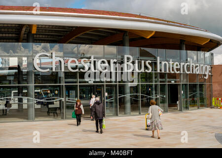 Il nuovo bus stazione di interscambio a Chester, Regno Unito che ha aperto nel 2017. Foto Stock