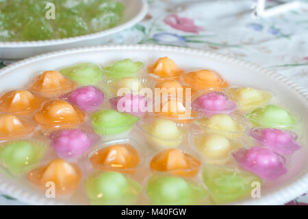 Jelly cocktail colorato nella tazza di sapore tailandese sfondo, dessert menu dolci Foto Stock