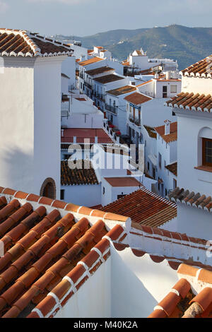 Sopra i tetti di Frigiliana, Costa del Sol, Spagna Foto Stock