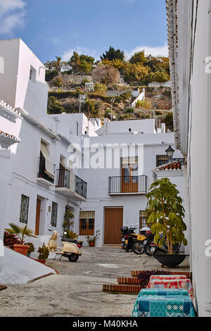 Frigiliana in primavera, Costa del Sol, Spagna Foto Stock