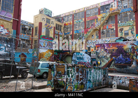 Il '5 livelli Pointz' edificio è visto il 7 aprile 2007 nella città di Long Island quartiere del Queens borough di New York City. 5 Pointz è una serie di Foto Stock