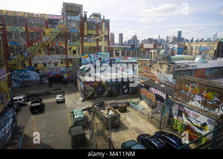 Il '5 livelli Pointz' edificio è visto in aprile 15, 2007 a Long Island City quartiere del Queens borough di New York City. 5 Pointz è una serie di Foto Stock