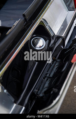 Tappo del bocchettone di rifornimento carburante nascosto dietro la targa posteriore su BMW 3.0 CS E3 'Nuovo sei" classico tedesco Sports Coupe Foto Stock