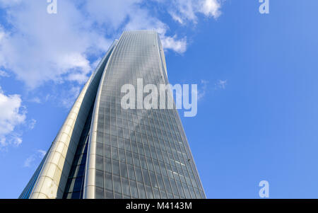 Milano, Italia - Feb 13, 2018: 185m Hadid torre, noto anche come lo Storto significato Twisted, progettato da Zaha Hadid Architects Foto Stock