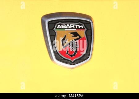 London, Regno Unito - 1 Febbraio 2018: Abarth logo su una macchina. Abarth è un italiano racing car e auto da strada maker Foto Stock