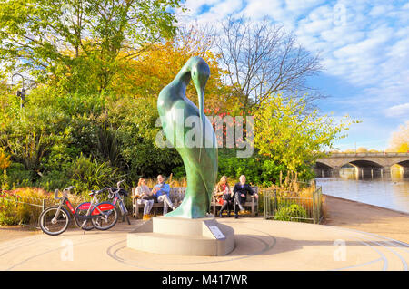 Isis serenità scultura di Simon spinotto, Hyde Park. London, England, Regno Unito Foto Stock