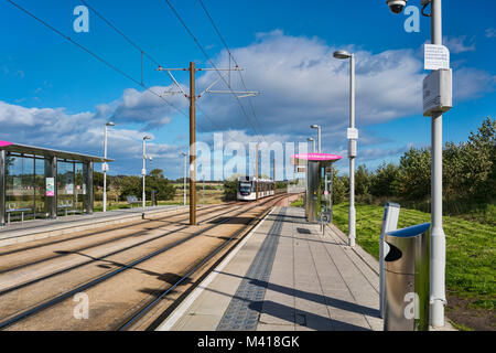 Il tram si avvicina Ingleston park Ride, andando a Edimburgo, Scozia. Foto Stock