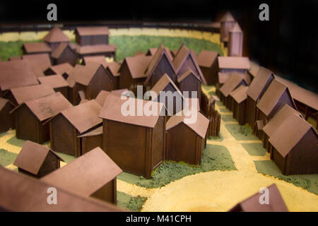 Archeologia, lore locale, storia ed economia, il museo di storia naturale, area di studio. Cancella modello in legno di russo città medievale (bastide, Burg) Izbor Foto Stock