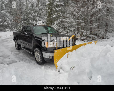 Rimozione di neve carrello dopo una tempesta di neve Foto Stock