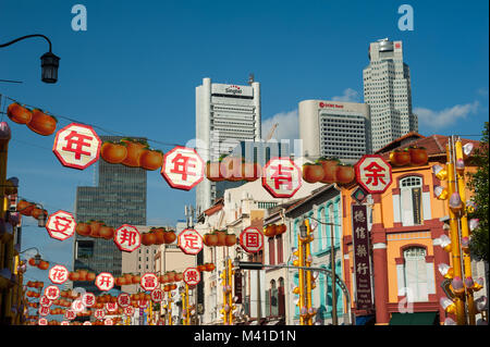 12.02.2018, Singapore, Repubblica di Singapore, in Asia - annuale street decorazione lungo South Bridge Road per il Capodanno cinese. Foto Stock