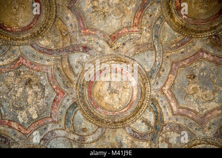 Un eccellente esempio di ben conservati dipinti sul soffitto del Stabian Bagni, situato nella storica e famosa cit di Pompei, Italia. Foto Stock