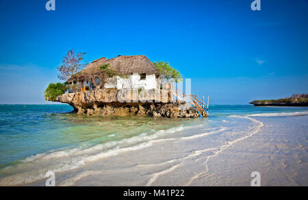 Rock Ristorante sul mare a Zanzibar, Tanzania, Afrika. Foto Stock