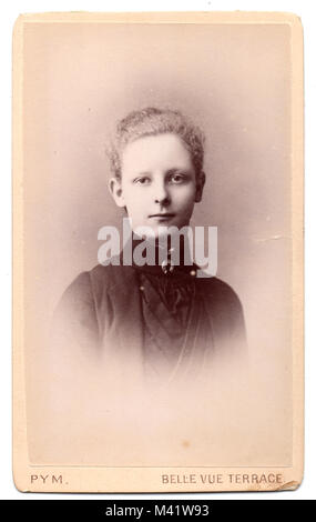 Ritratto in studio di Ethel Margaret Jupp, nato 1874: fotografia Vittoriano, circa 1895 Foto Stock