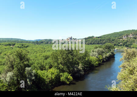 Paesaggio con fiume Dordogna in Francia Foto Stock