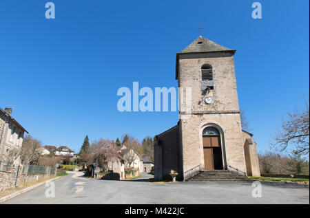 Piccola chiesa nel villaggio in francese Limousin Foto Stock