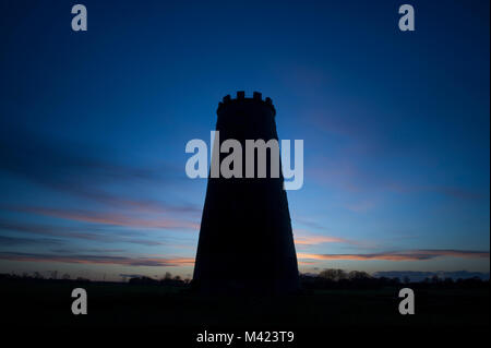 Il mulino di nero al tramonto di Beverley Westwood al di fuori del mercato comune di Beverley in East Yorkshire Foto Stock