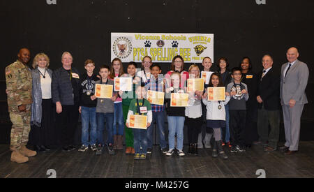 Vicenza insegnante genitore Student Association Campionato Spelling Bee partecipanti, giudici, e mandanti. Foto Stock