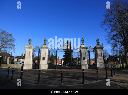 I principali cancelli di ingresso a Maria Stevens park, Stourbridge, West Midlands, Regno Unito Foto Stock