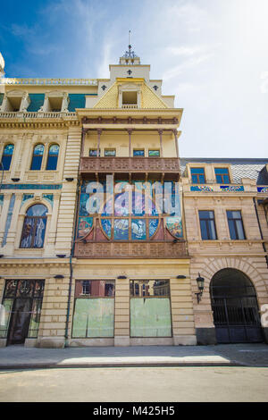 La Banca nazionale della Georgia a Batumi, su cui vi sono belle vetrate colorate. Aprile 19, 2014 Foto Stock