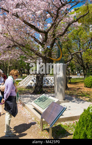 Statua di una preghiera per la Pace nel Parco del Memoriale della Pace di Hiroshima, Giappone Foto Stock