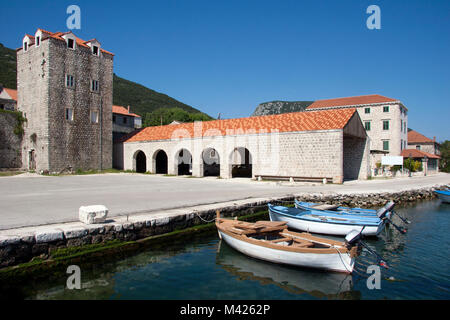 Villaggio di Mali Ston vicino Dubrovnik sulla penisola di Peljesac in Croazia Foto Stock