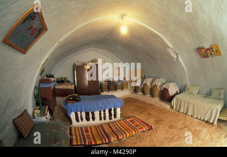 La Tunisia. Matmata oasi. Deserto del Sahara. Interno della grotta dimora nel deserto del Sahara.caldo in inverno e fresco in estate. Foto Stock
