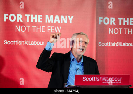 Leader laburista Jeremy Corbyn dà discorso all'Shottstown minatori benessere Hall, Penicuik, Midlothian all'inizio di un tour della Scozia Foto Stock