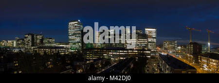 Vista panoramica di notte di Zuidas Amsterdam Paesi Bassi Foto Stock