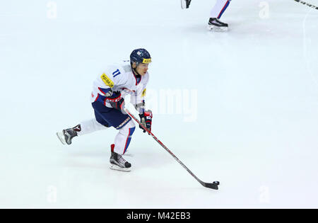 Kiev, Ucraina - 28 Aprile 2017: Kisung KIM della Corea del Sud in azione durante la IIHF 2017 Campionati del Mondo di disco su ghiaccio Div 1 Gruppo una partita contro l'Ucraina Foto Stock