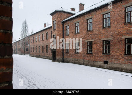 Auschwitz, Piccola Polonia / Polonia - Feb 04 2018: Auschwitz Birkenau, campo di lavoro e sterminio nazista. Vista della caserma. Foto Stock