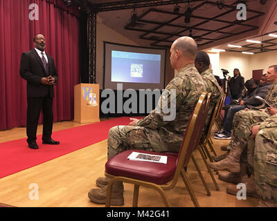 Renaldo Walker, una Forza Aerea veterano e risorse umane generalista e professore a contratto presso la University of Maryland University College di Europa, ritrae Frederick Douglass durante la U.S. Army Garrison Renania-palatinato storia afro-americana celebrazione mese ospitato dall'esercito riserva la settima missione supporta il comando 9 Febbraio a Kaiserslautern esercito centro comunitario su Daenner Kaserne. Foto Stock