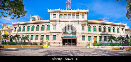 Il Post Office progettata da Gustave Eiffel, grande attrazione turistica nella città di Ho Chi Minh (Saigon) Vietnam. Foto Stock